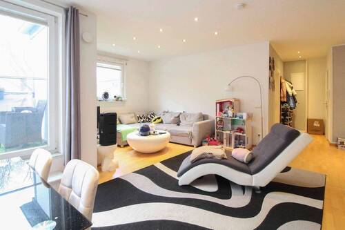 Wohnzimmer - 3 Zimmer Etagenwohnung zum Kaufen in Duisburg