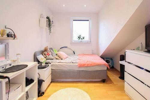 Schlafzimmer 2 - Etagenwohnung mit 73,00 m² in Duisburg zum Kaufen