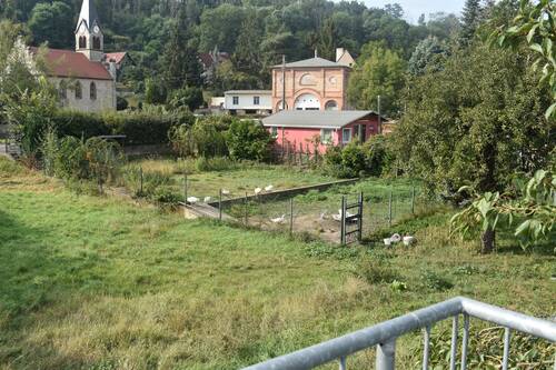 Garten außerhalb des Hauses - 