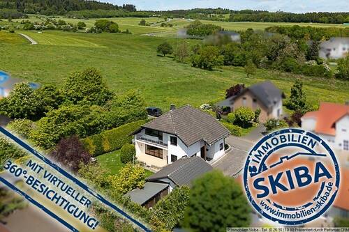 Einfamilienhaus in Welcherath - Nähe Nürburgring: Gepflegtes Wohnhaus mit Doppelgarage und Garten in Welcherath