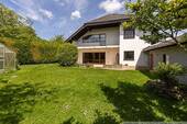 Blick aus dem Garten - Einfamilienhaus mit 166,00 m&sup2; in Welcherath zum Kaufen