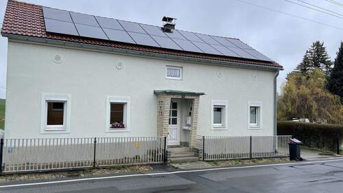 Straßenseite - Wohnen im Familienglück - 298.000,00 EUR Kaufpreis, ca.  130,00 m² Wohnfläche