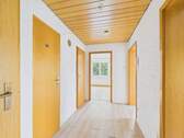 Flur 1.OG - 8 Zimmer Mehrfamilienhaus, Wohnhaus zum Kaufen in Süßen