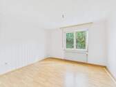 Schlafzimmer 1.OG - 8 Zimmer Mehrfamilienhaus, Wohnhaus in Süßen