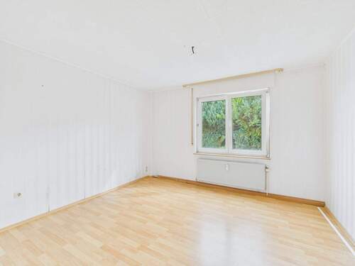 Schlafzimmer 1.OG - 8 Zimmer Mehrfamilienhaus, Wohnhaus in Süßen