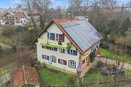 Außenansicht - Kunstvolles Wohn-Unikat - Hundertwasser-inspirierte Familienoase mit Bergblick!