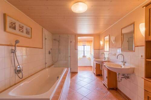 Ö Badezimmer Obergeschoss - 