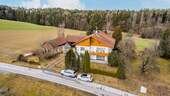 Außenansicht Drohne 9 - Land & Leben vereint: Großzügiges Landhaus mit 15.755 m² Grundstück in Eging am See