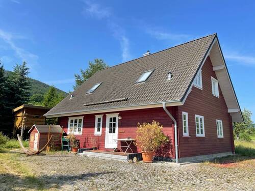 Ansicht - Charmantes Holzhaus in Schwedenoptik - ländliches Wohnglück