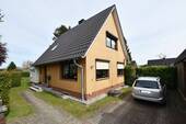 Haus Ansicht.jpg - Einfamilienhaus in reinem Wohngebiet in zentraler Lage