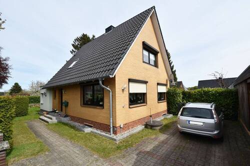 Haus Ansicht.jpg - Einfamilienhaus in reinem Wohngebiet in zentraler Lage