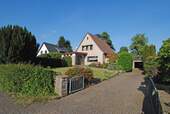 Hausansicht und Auffahrt - 