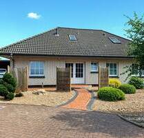 Gartenglück trifft Wohnkomfort und viel Platz: Bungalow mit ausgebauten Dachgeschoss in Drentwede