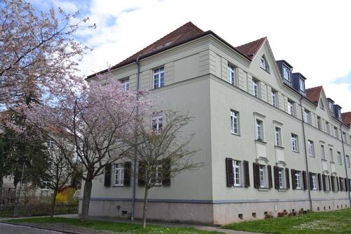 a.JPG - Idyllische Lage - 2-Zi-Altbauwohnung mit Loggia, Garten*