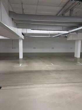 Tiefgaragenstellplatz - 