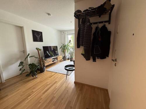Eingangsbereich/ Wohnzimmer - 2 Zimmer Etagenwohnung zum Kaufen in Fürth