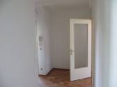 Flur - Ausgang - 2 Zimmer Etagenwohnung zur Miete in Nauen