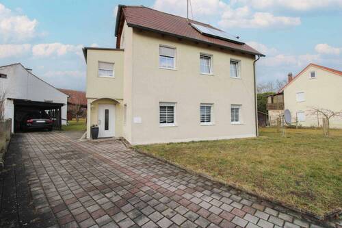 Außenansicht - Gepflegtes, großzügiges 5-Zi.-Zuhause mit großem Garten