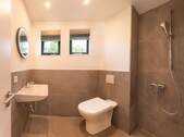 Gästebad mit Dusche - 