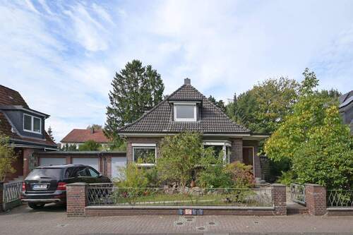 Frontansicht - Individuelles und charmantes Einfamilienhaus in Bestlage von Norderstedt!