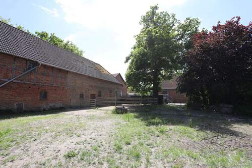 Stallgebäude - 