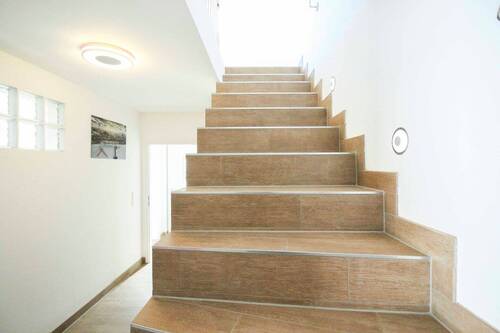 Treppenaufgang (Neubau) - 6 Zimmer Einfamilienhaus in Erkath
