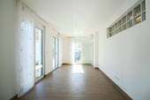 Wohnzimmer (Neubau) - Einfamilienhaus mit 217,70 m² in Erkath zum Kaufen