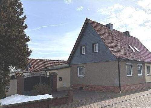 Außenansicht - DHH in Voigtstedt - 99.000,00&nbsp;EUR Kaufpreis, ca.&nbsp; 110,00&nbsp;m&sup2;&nbsp;Wohnfl&auml;che
