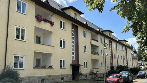 Titelbild - Große Wohnung - 2 Balkone - super Lage !