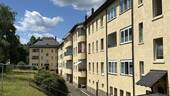 Rückansicht mit Wäscheplatz - 4 Zimmer Etagenwohnung in Rodewisch