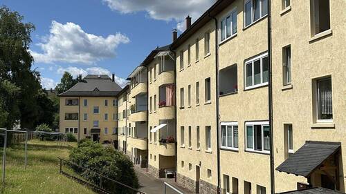 Rückansicht mit Wäscheplatz - 4 Zimmer Etagenwohnung in Rodewisch