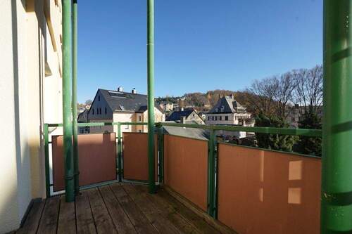 Balkon - Geräumige, helle 4-Raum-Wohnung mit Balkon und Pkw-Stellplatz