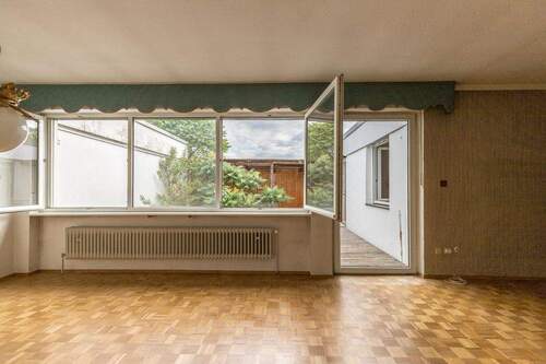 Ausgang Outdoor EG-Ebene - Bungalow mit 142,00 m&sup2; in München zum Kaufen