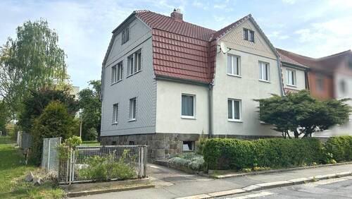 Front- und Seitenansicht - Schöne Fassade - kreative Räumlichkeit
