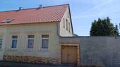 Vorderseite - Ruhig gelegene Doppelhaushälfte für die Familie, mit Garten und Garage