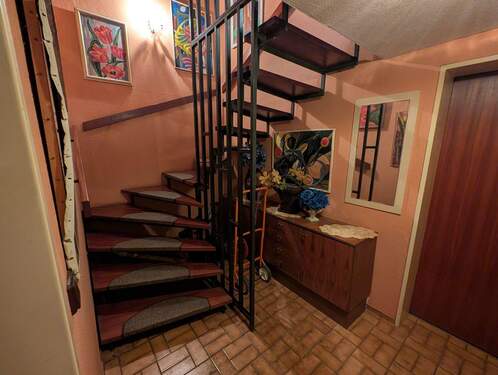 Kellerflur und Treppenhaus - 