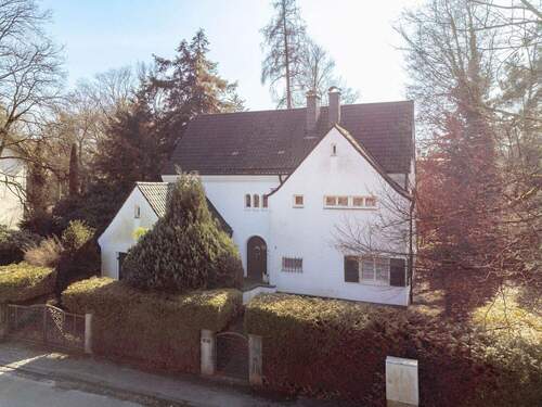 Ö - 9 Zimmer Einfamilienhaus in Memmingen