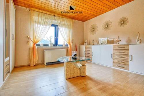 Kinderzimmer - Attraktive 4-Zimmer-Wohnung in einem gepflegten Zweifamilienhaus