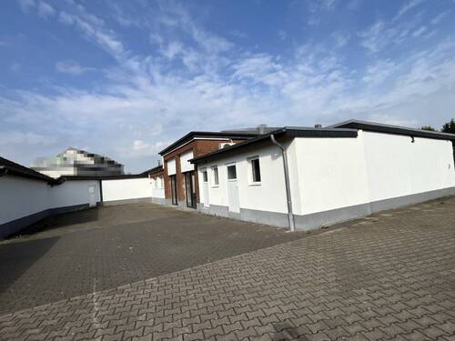 Hof 2 - 