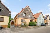 Ansicht Vorderhaus - ***Gepflegtes Zwei- bis Dreifamilienhaus mit gr. Grundstück in Oberhausen-Rheinhausen***