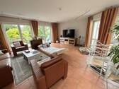 weitläufiges Wohnzimmer - 1 Zimmer Mehrfamilienhaus, Wohnhaus zum Kaufen in Bad Vilbel