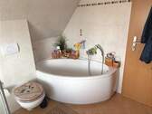 Bad mit Wanne und Dusche im DG - 