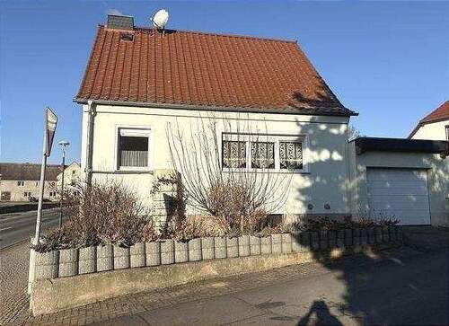 Außenansicht - Bezugsfertiges EFH in Roßleben - 180.000,00&nbsp;EUR Kaufpreis, ca.&nbsp; 130,00&nbsp;m&sup2;&nbsp;Wohnfl&auml;che