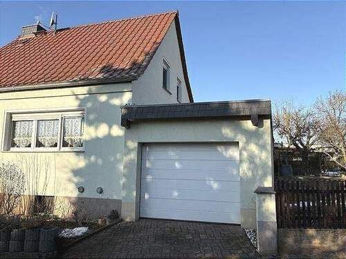 Carport - 5 Zimmer Einfamilienhaus in Roßleben