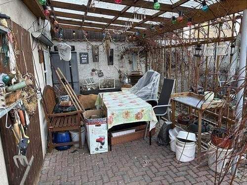 Terrasse und Gartenhaus - 