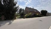 Straßenansicht mit Blick aufs Haus - 8 Zimmer Einfamilienhaus in Krauschwitz