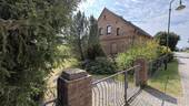 Einblick ins Grundstück - Einfamilienhaus mit 195,00 m&sup2; in Krauschwitz zum Kaufen
