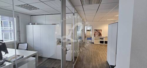 Bürokonzept - Moderne 272 m² Büro- Praxisfläche in zentraler Lage in Obertshausen