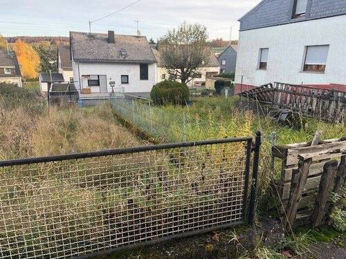 Grundstück, gegenüber - Einfamilienhaus mit 140,00 m² in Morbach-Gonzerath zum Kaufen