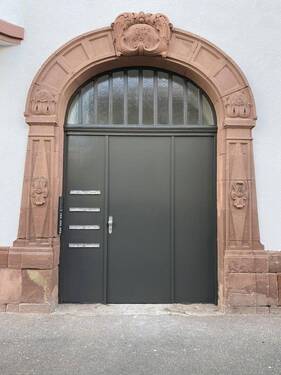 Eingangsportal - 3 Zimmer Etagenwohnung zum Kaufen in Aschaffenburg